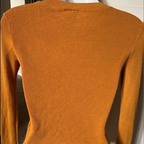 Sweater crop top - Picture 2 of 2